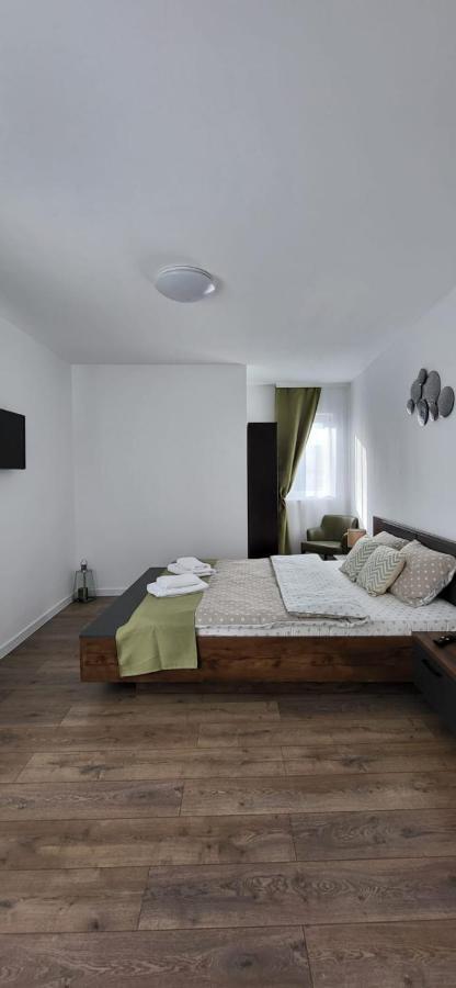Huesca House Hotel Turda Bilik gambar